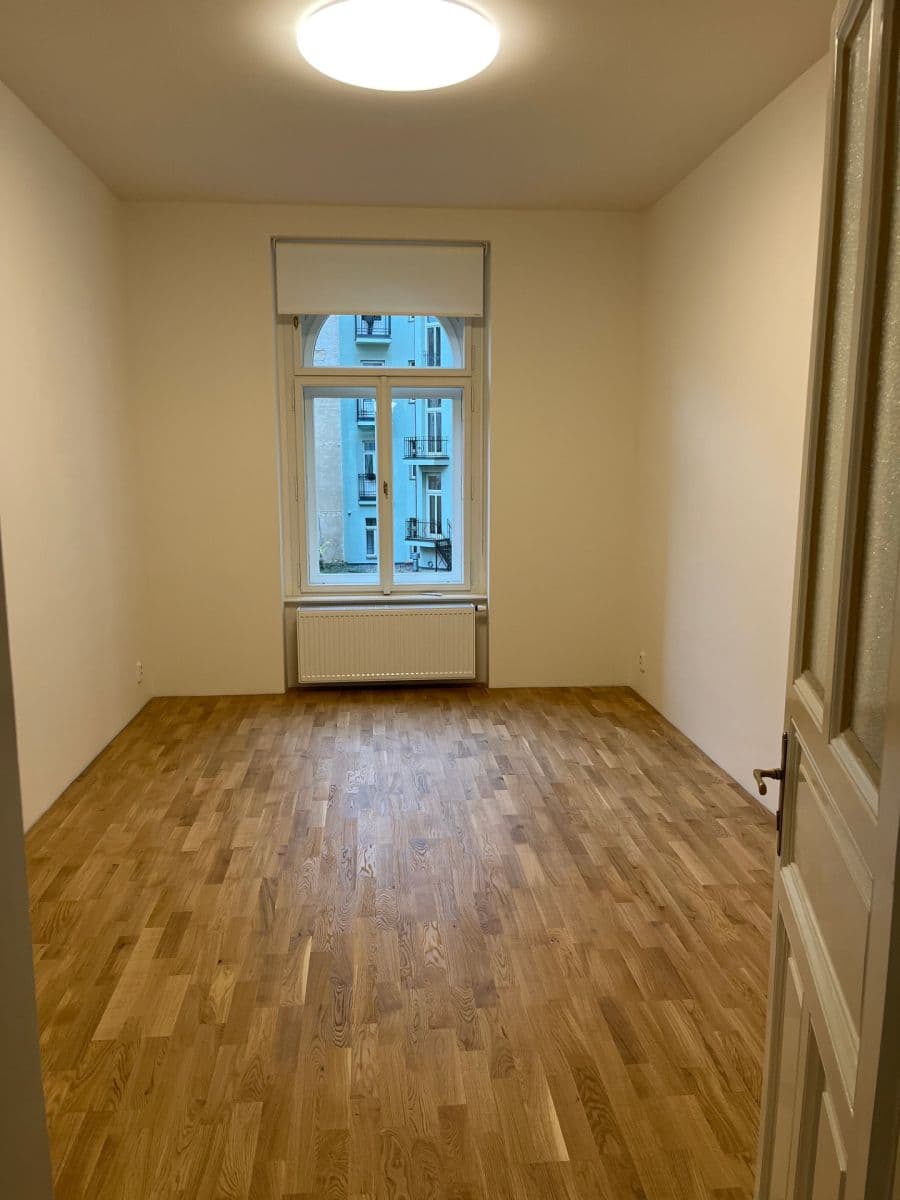 Pronájem kanceláře 72 m², Korunní, Praha, Praha Pronájem kanceláře 72 m², Korunní, Praha, Praha