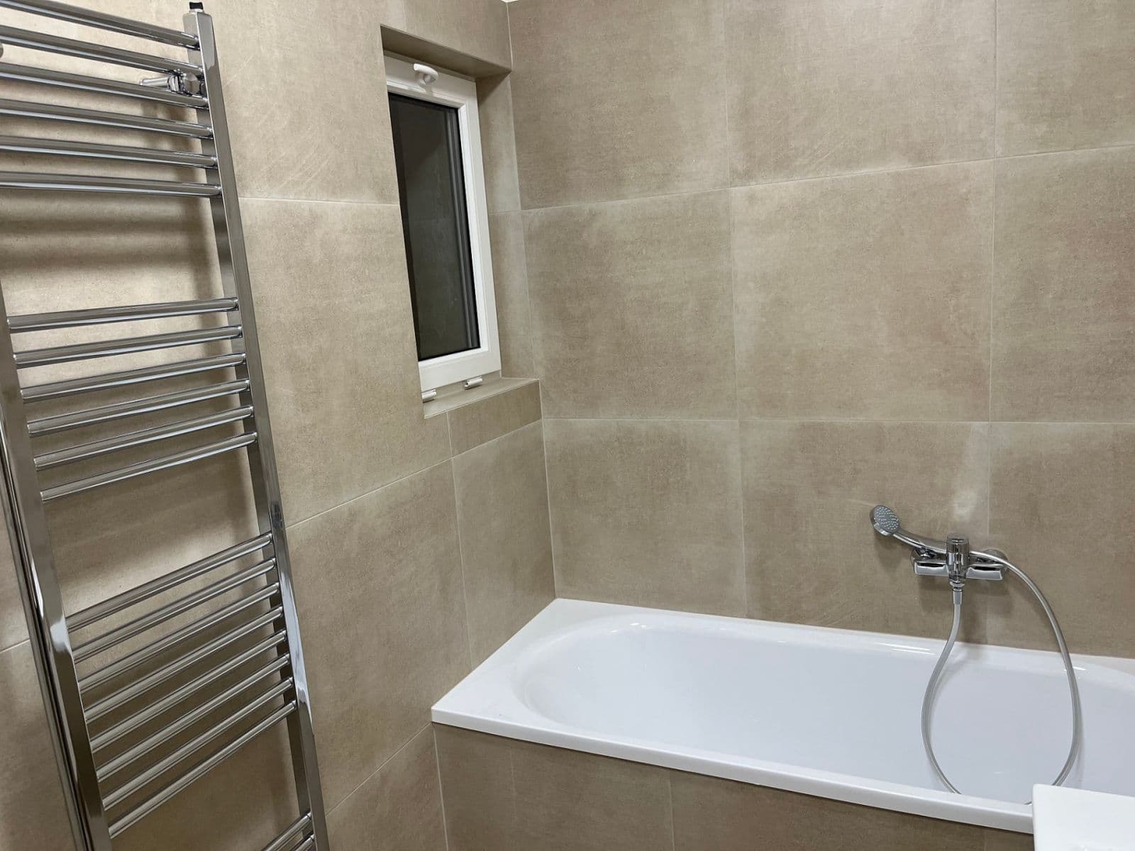 Pronájem kanceláře 72 m², Korunní, Praha, Praha Pronájem kanceláře 72 m², Korunní, Praha, Praha