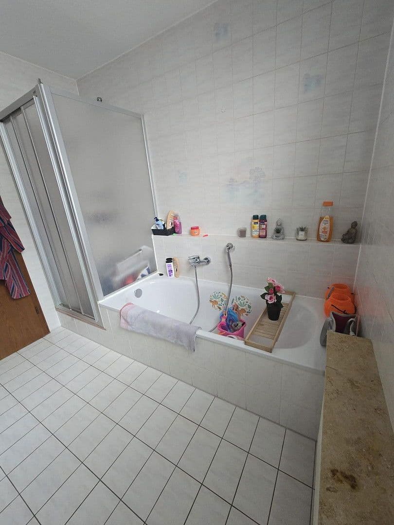 Pronájem bytu 3+1 95 m², Waldorfer Weg 41, Bornheim, Severní Porýní-Vestfálsko Pronájem bytu 3+1 95 m², Waldorfer Weg 41, Bornheim, Severní Porýní-Vestfálsko