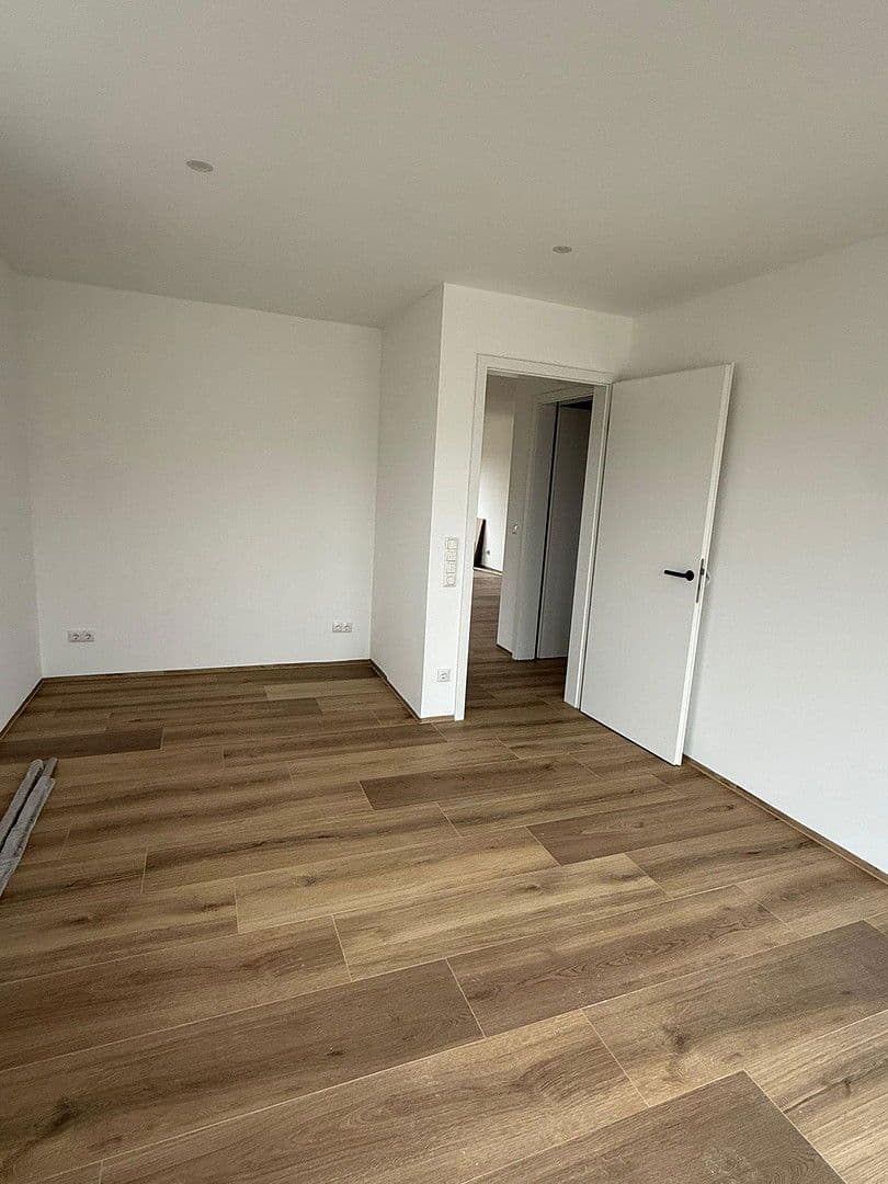 Pronájem bytu 3+1 80 m², Pohlheim, Hessen Pronájem bytu 3+1 80 m², Pohlheim, Hessen