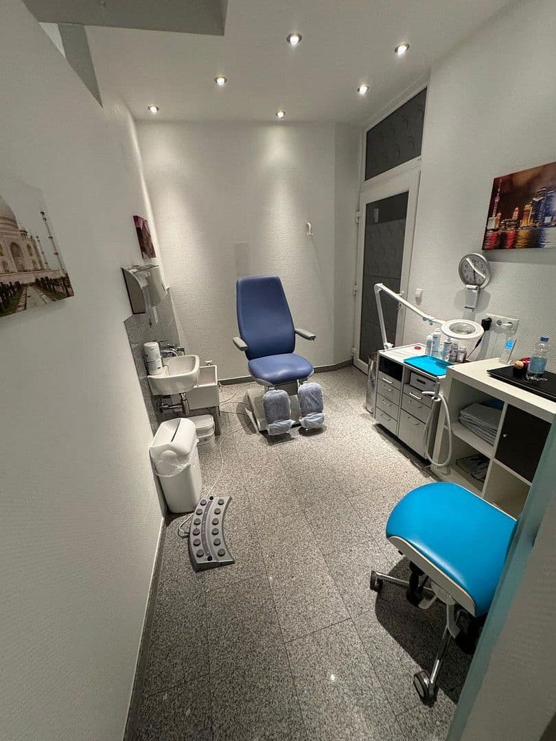 Pronájem kanceláře 100 m², Bonn-Endenich, Severní Porýní-Vestfálsko Pronájem kanceláře 100 m², Bonn-Endenich, Severní Porýní-Vestfálsko