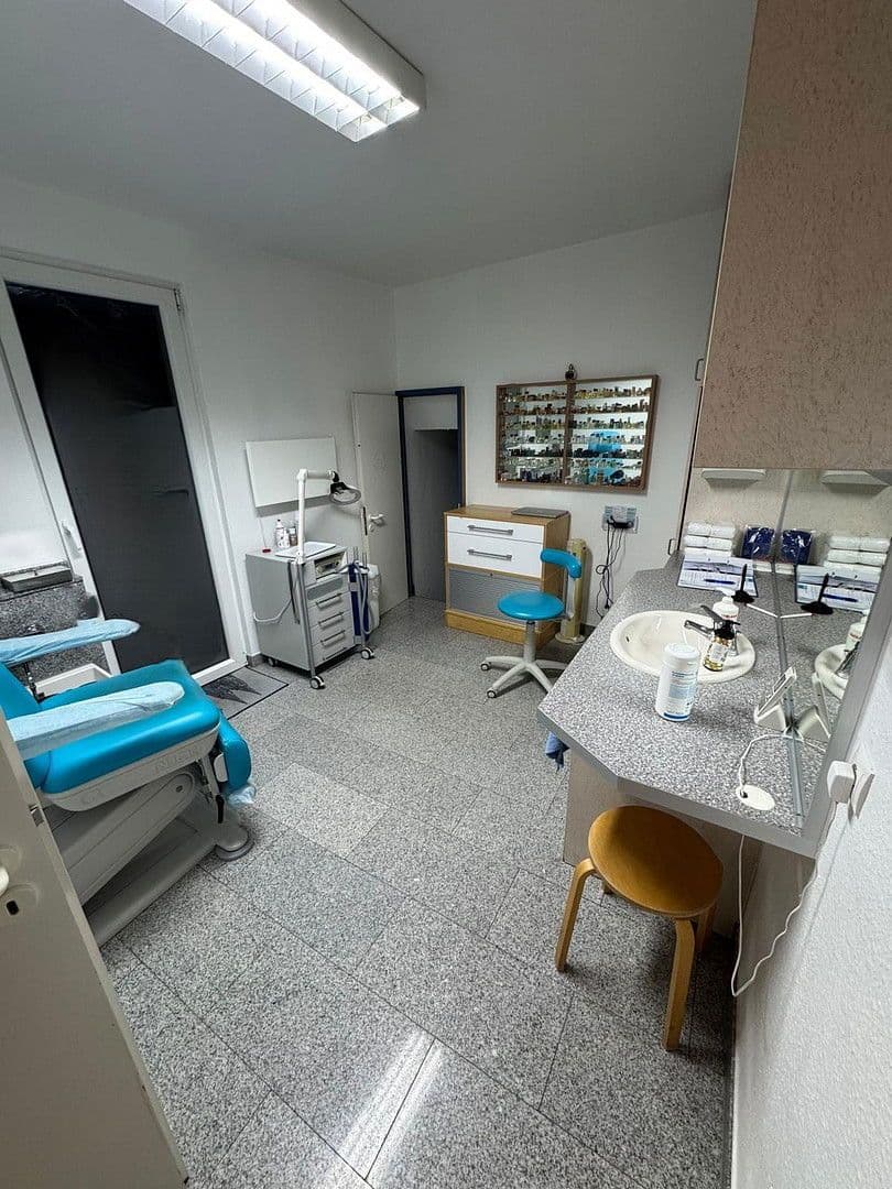 Pronájem kanceláře 100 m², Bonn-Endenich, Severní Porýní-Vestfálsko Pronájem kanceláře 100 m², Bonn-Endenich, Severní Porýní-Vestfálsko