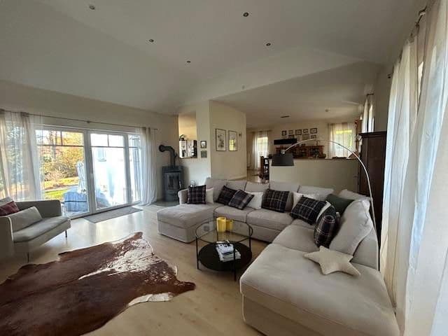 Prodej domu 250 m², pozemek 1.014 m², Wiehl, Severní Porýní-Vestfálsko Prodej domu 250 m², pozemek 1.014 m², Wiehl, Severní Porýní-Vestfálsko