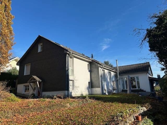 Prodej domu 250 m², pozemek 1.014 m², Wiehl, Severní Porýní-Vestfálsko Prodej domu 250 m², pozemek 1.014 m², Wiehl, Severní Porýní-Vestfálsko