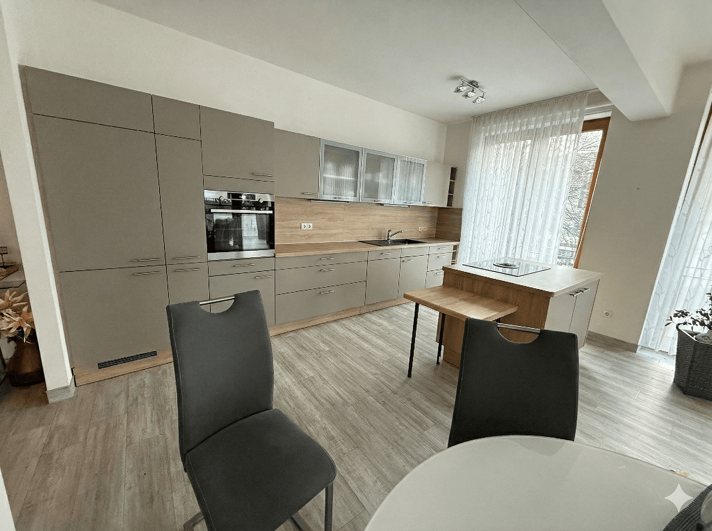 Pronájem bytu 3+1 136 m², Ilmenava, Durynsko Pronájem bytu 3+1 136 m², Ilmenava, Durynsko