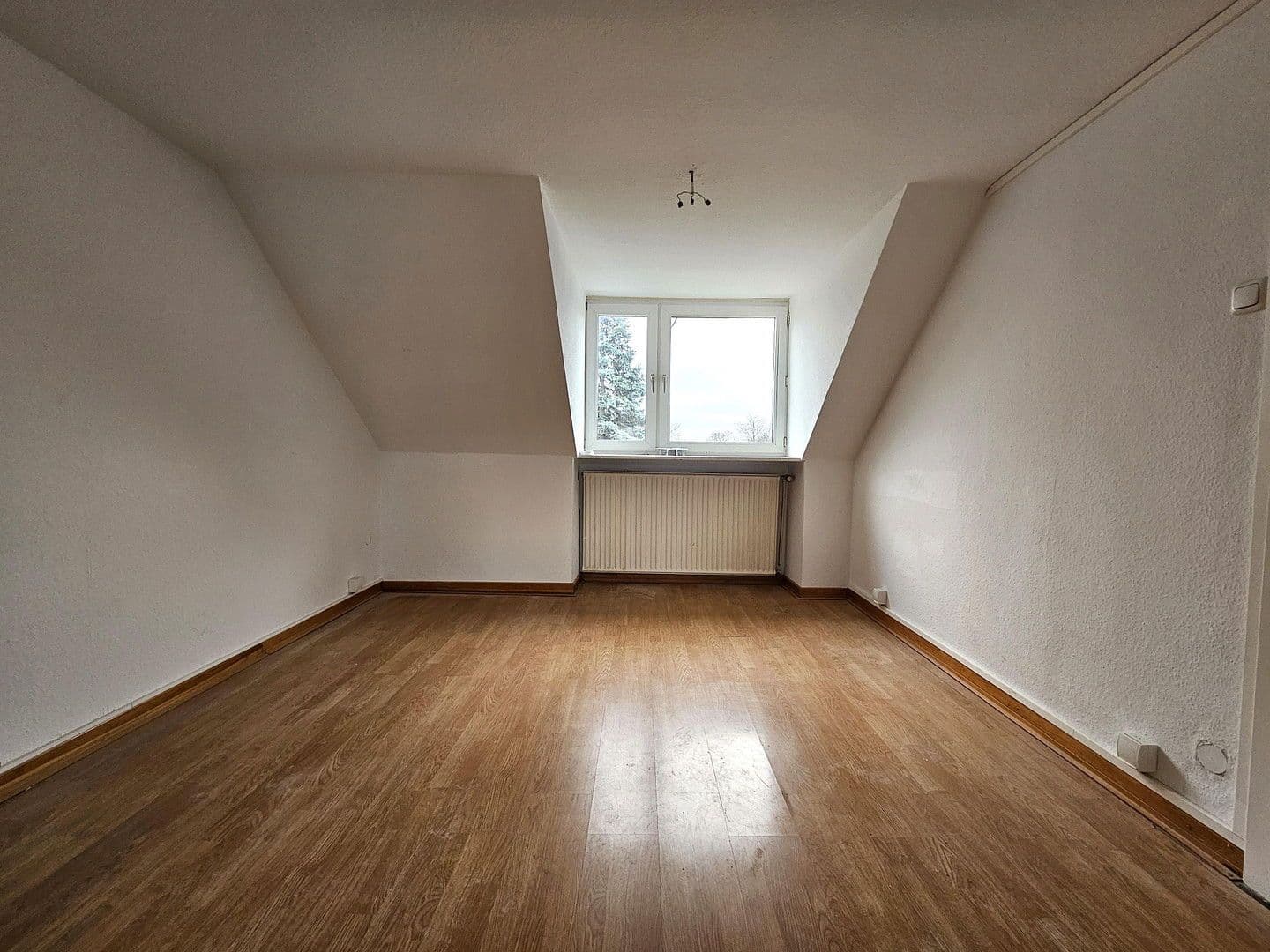 Pronájem bytu 3+1 68 m², Limburgstraße 15, Mülheim an der Ruhr, Severní Porýní-Vestfálsko Pronájem bytu 3+1 68 m², Limburgstraße 15, Mülheim an der Ruhr, Severní Porýní-Vestfálsko
