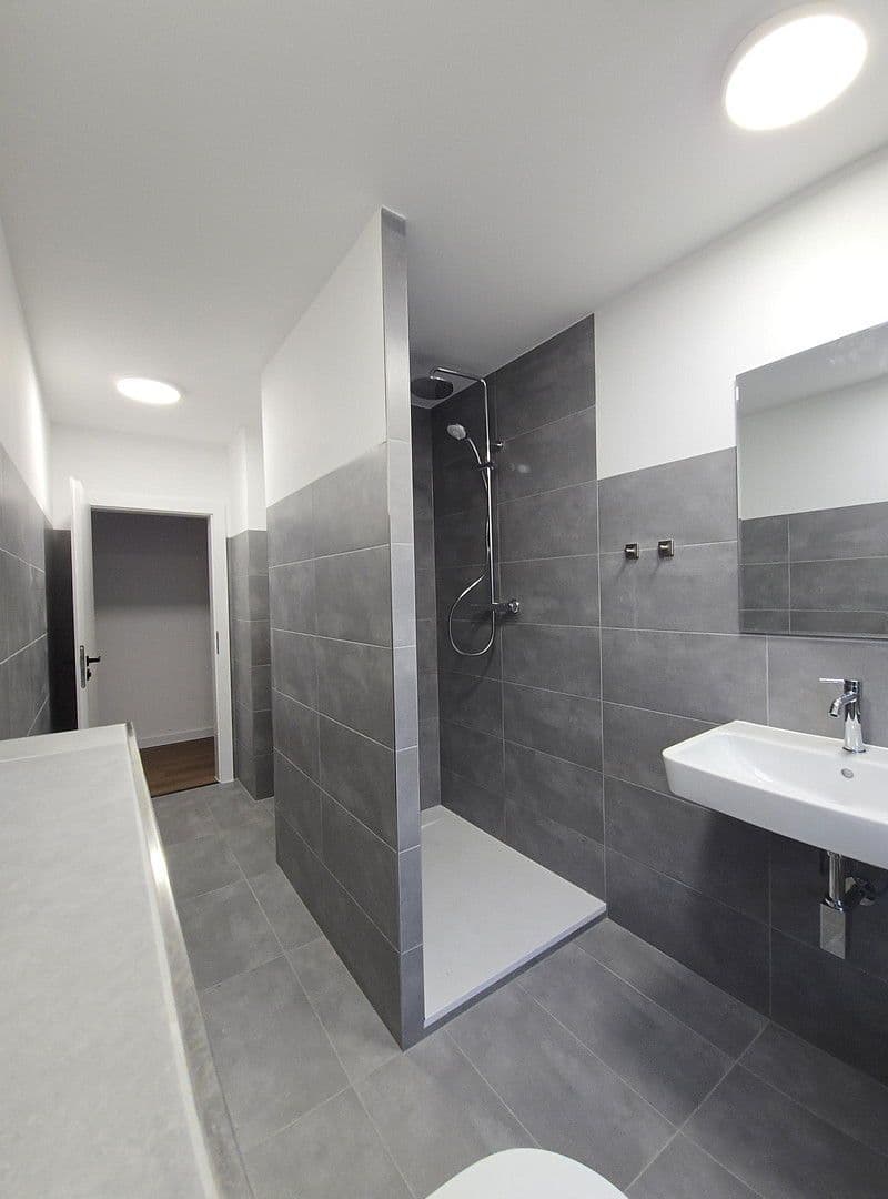 Pronájem bytu 4+1 95 m², Ulrideshuser Straße 30, Göttingen, Dolní Sasko Pronájem bytu 4+1 95 m², Ulrideshuser Straße 30, Göttingen, Dolní Sasko