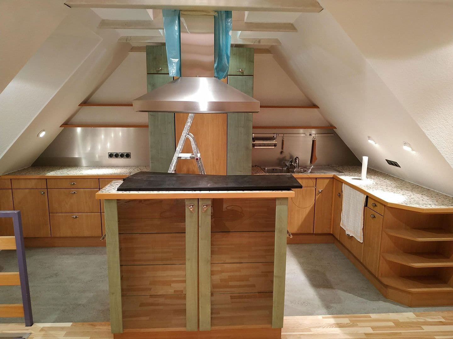 Pronájem bytu 2+kk 102 m², Krefeld, Severní Porýní-Vestfálsko Pronájem bytu 2+kk 102 m², Krefeld, Severní Porýní-Vestfálsko