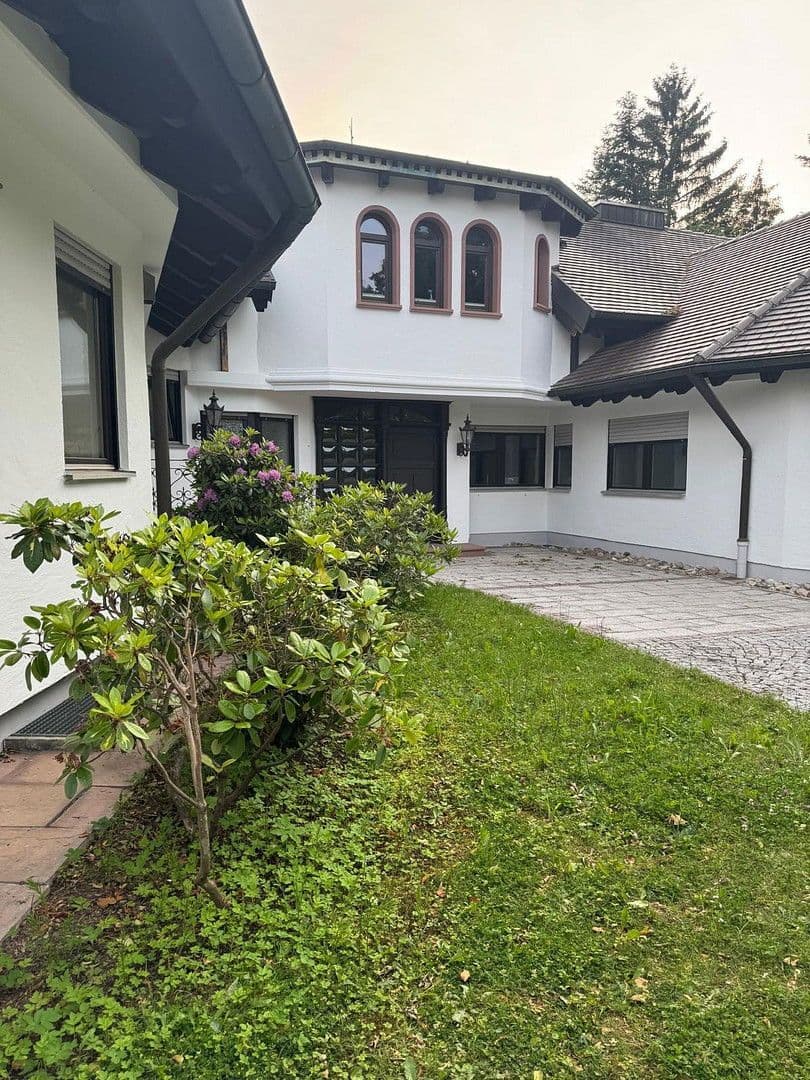 Prodej domu 540 m², pozemek 5.943 m², Waldweg 15, Kötz, Bavorsko Prodej domu 540 m², pozemek 5.943 m², Waldweg 15, Kötz, Bavorsko