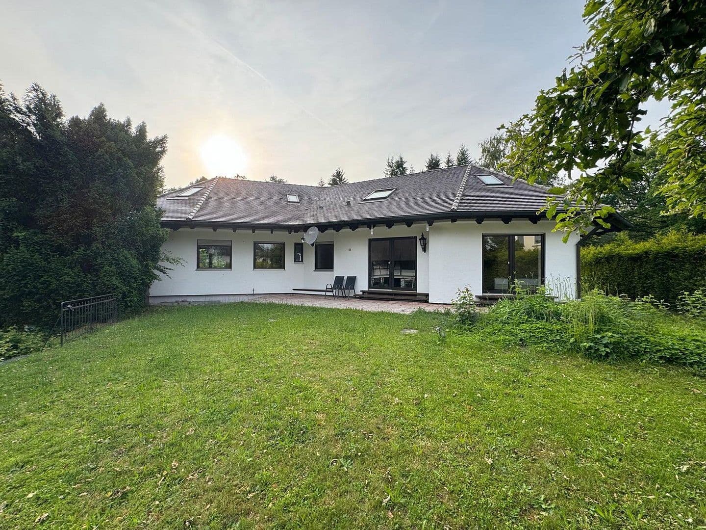 Prodej domu 540 m², pozemek 5.943 m², Waldweg 15, Kötz, Bavorsko Prodej domu 540 m², pozemek 5.943 m², Waldweg 15, Kötz, Bavorsko
