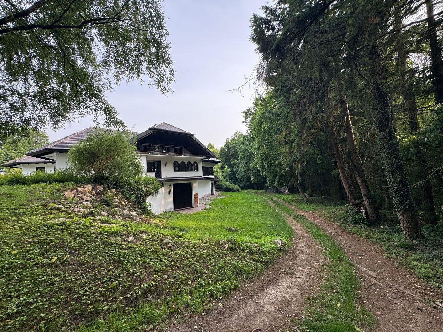 Prodej domu 540 m², pozemek 5.943 m², Waldweg 15, Kötz, Bavorsko Prodej domu 540 m², pozemek 5.943 m², Waldweg 15, Kötz, Bavorsko