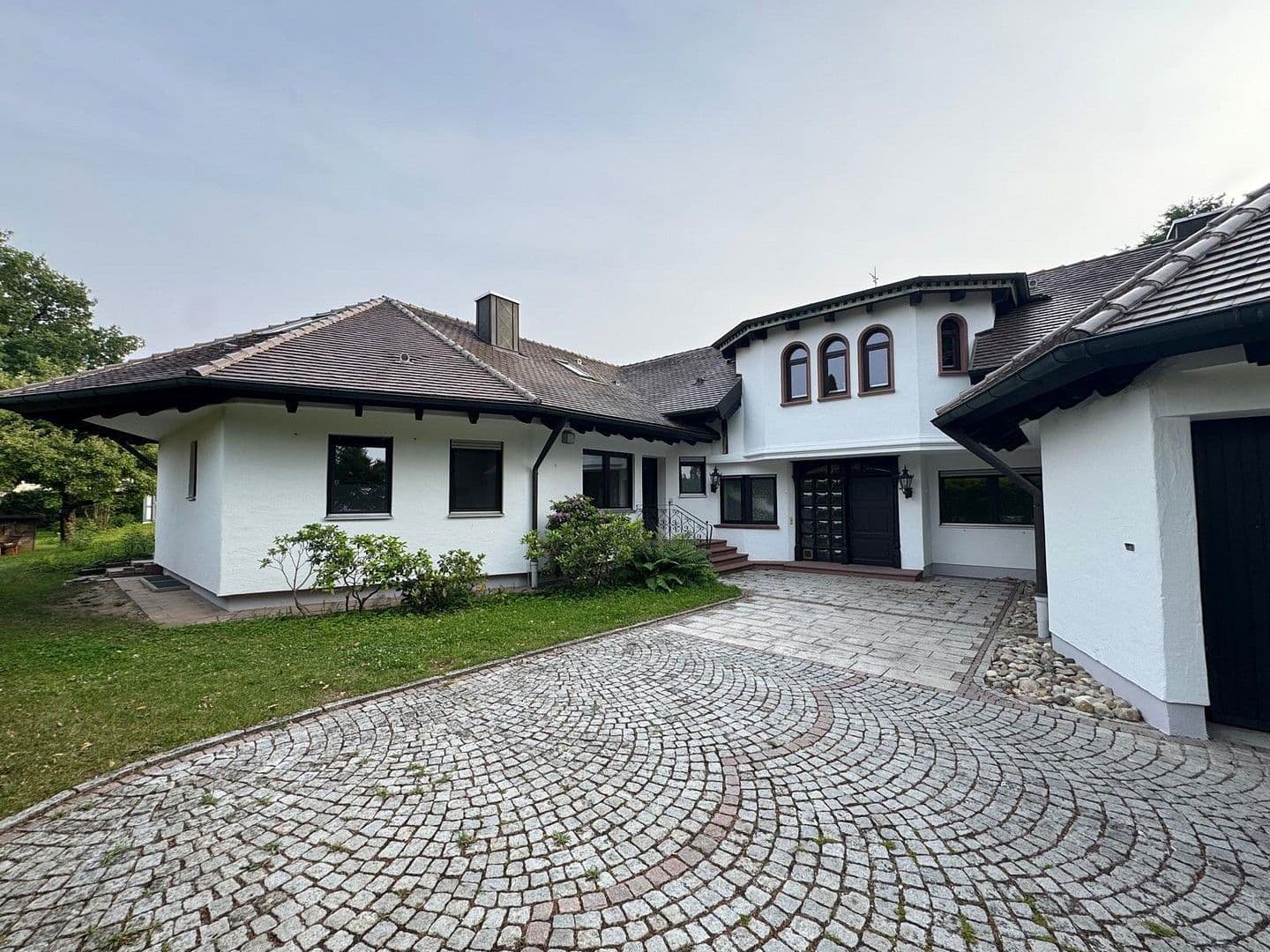 Prodej domu 540 m², pozemek 5.943 m², Waldweg 15, Kötz, Bavorsko Prodej domu 540 m², pozemek 5.943 m², Waldweg 15, Kötz, Bavorsko
