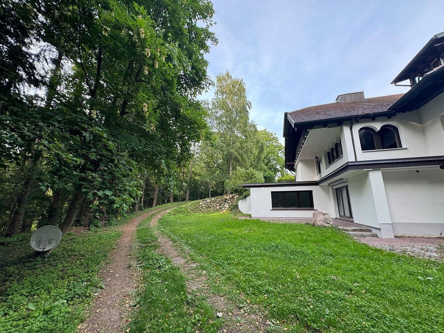 Prodej domu 540 m², pozemek 5.943 m², Waldweg 15, Kötz, Bavorsko Prodej domu 540 m², pozemek 5.943 m², Waldweg 15, Kötz, Bavorsko