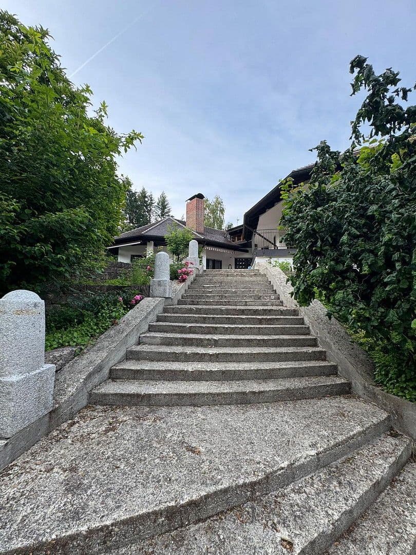 Prodej domu 540 m², pozemek 5.943 m², Waldweg 15, Kötz, Bavorsko Prodej domu 540 m², pozemek 5.943 m², Waldweg 15, Kötz, Bavorsko