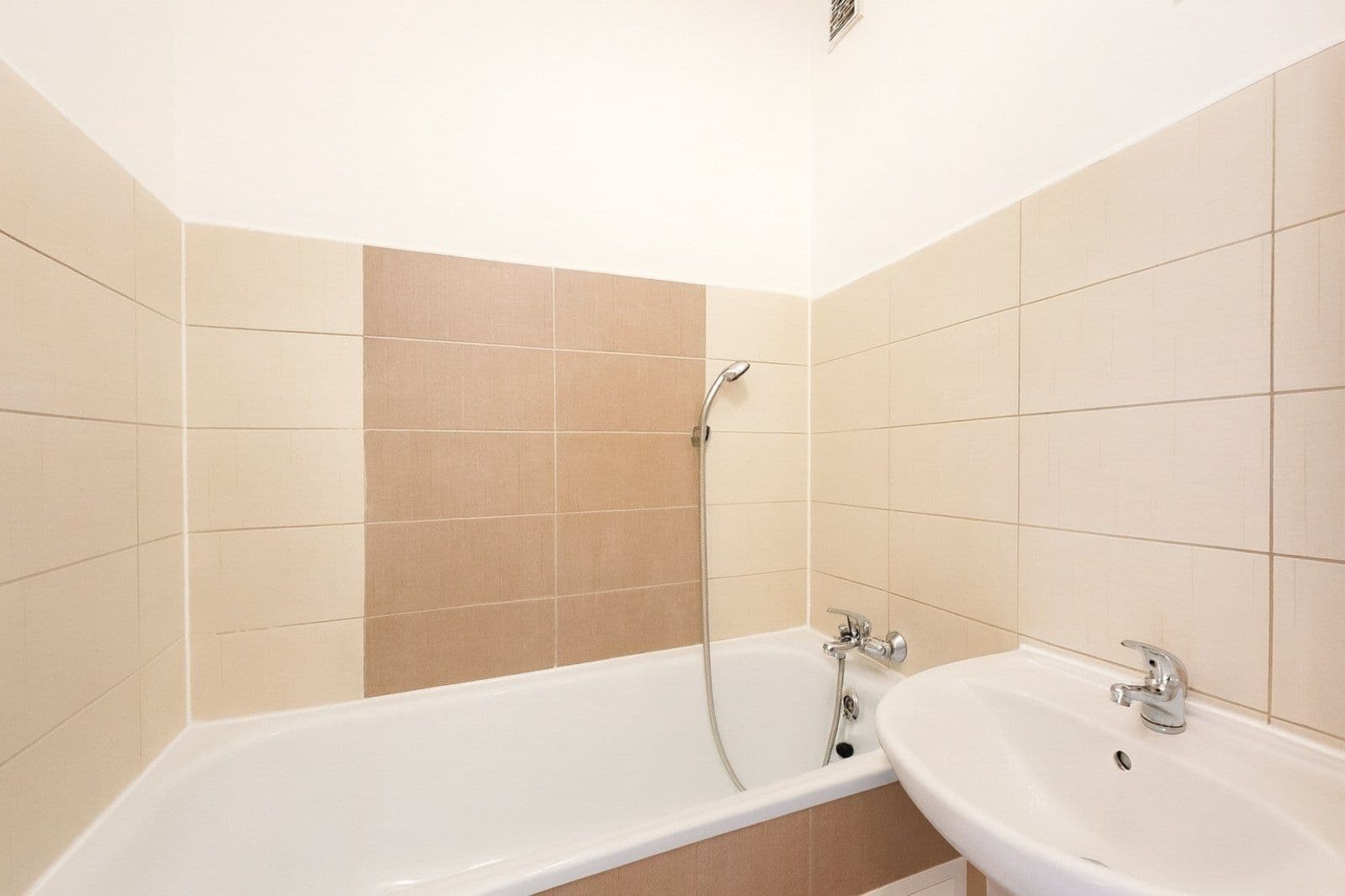 Pronájem bytu 2+1 52 m², Dlouhá třída, Havířov, Moravskoslezský kraj Pronájem bytu 2+1 52 m², Dlouhá třída, Havířov, Moravskoslezský kraj