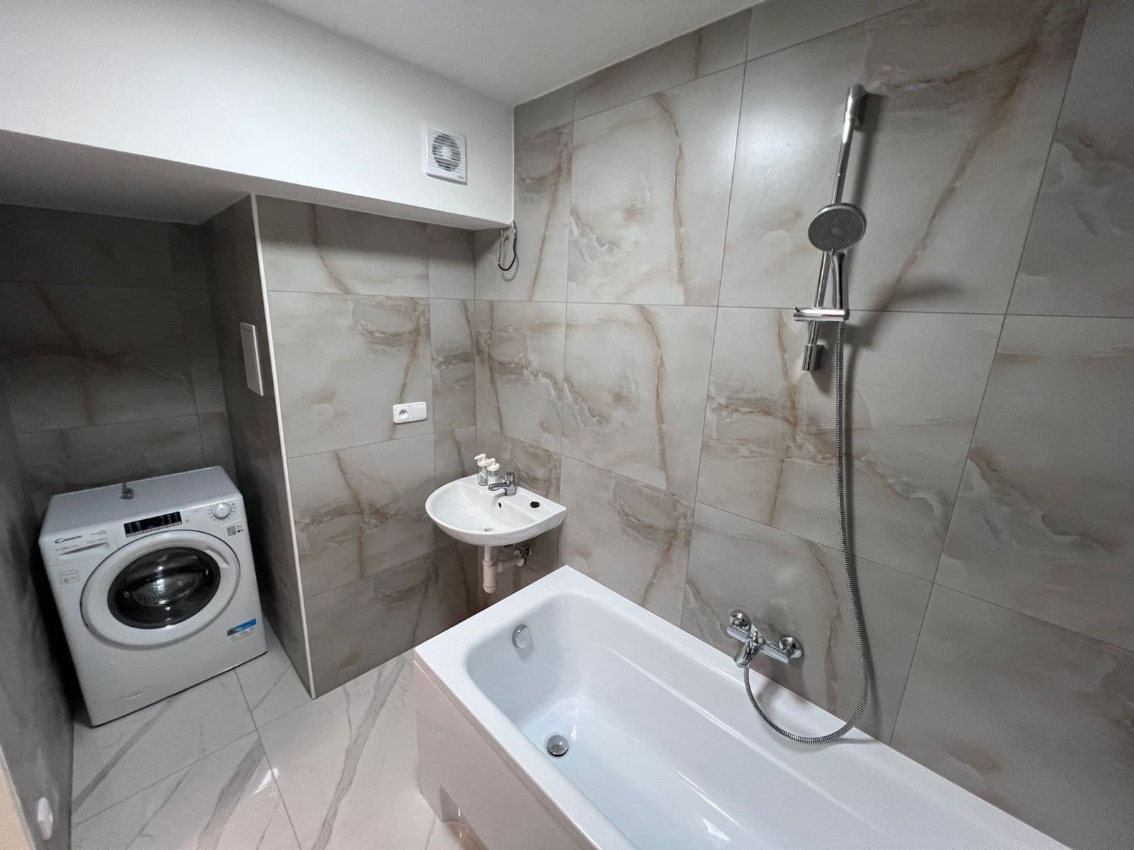 Pronájem bytu 77 m², Koptova, Karlovy Vary, Karlovarský kraj Pronájem bytu 77 m², Koptova, Karlovy Vary, Karlovarský kraj