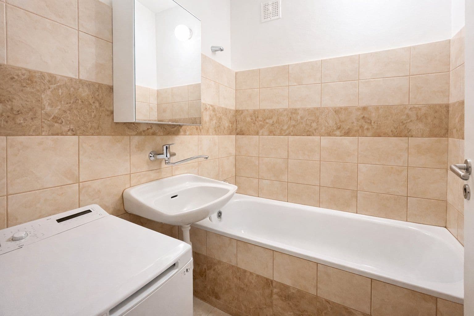 Pronájem bytu 2+1 50 m², třída Osvobození, Příbram, Středočeský kraj Pronájem bytu 2+1 50 m², třída Osvobození, Příbram, Středočeský kraj