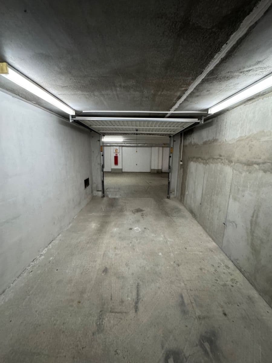 Pronájem garáže 18 m², Kresánkova, Karlova Ves, Bratislavský kraj Pronájem garáže 18 m², Kresánkova, Karlova Ves, Bratislavský kraj