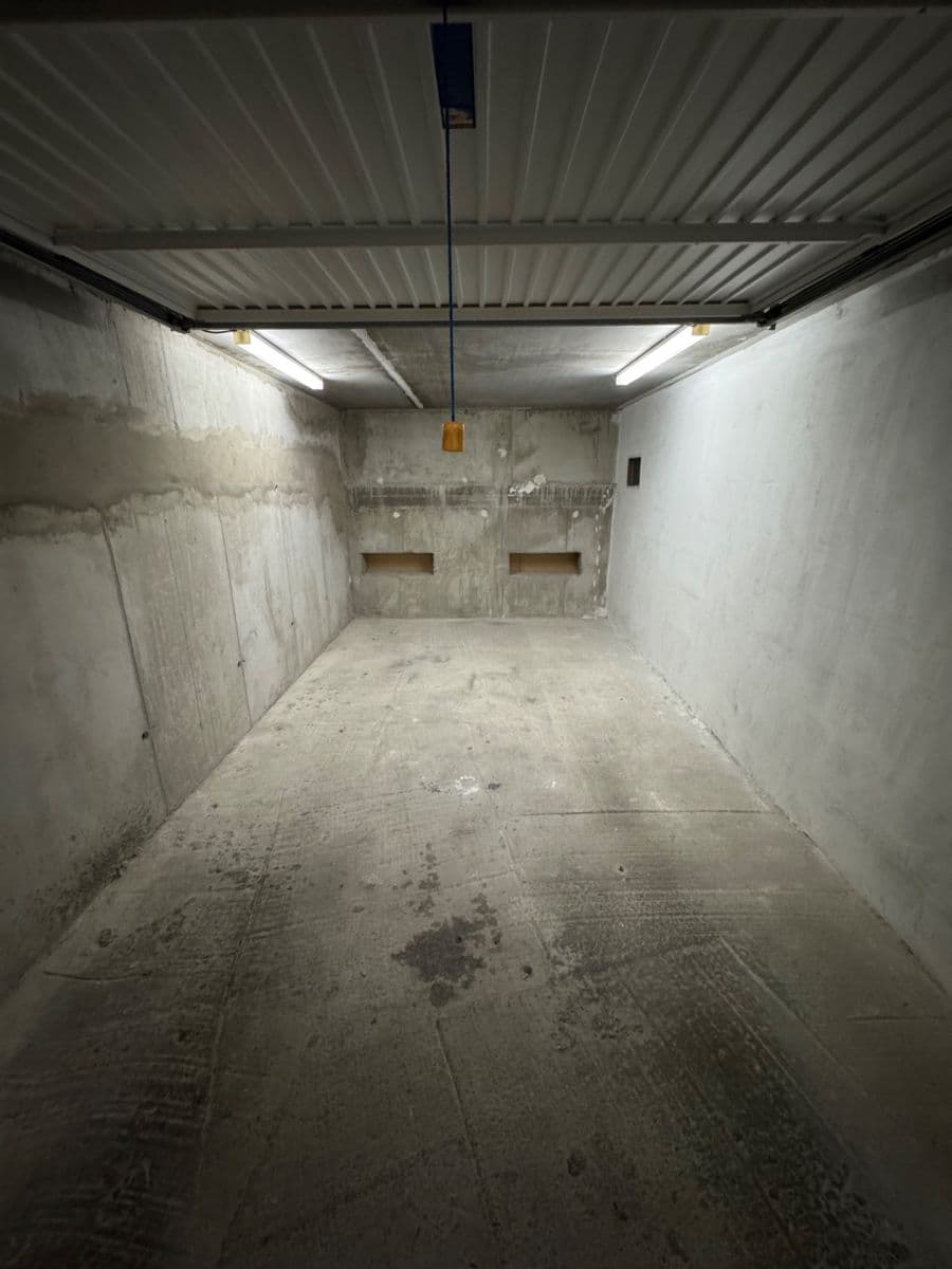 Pronájem garáže 17 m², Kresánkova, Karlova Ves, Bratislavský kraj Pronájem garáže 17 m², Kresánkova, Karlova Ves, Bratislavský kraj