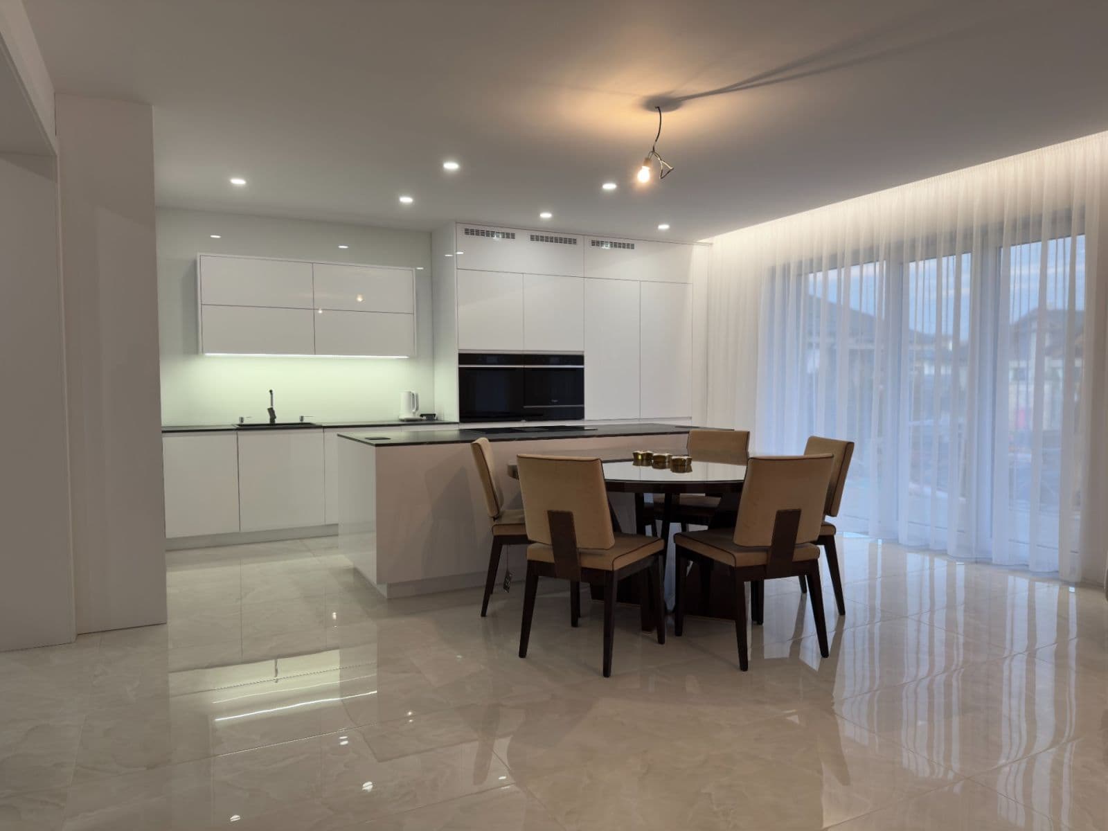 Prodej domu 312 m², pozemek 970 m², Golfová, Veľká Lomnica, Prešovský kraj Prodej domu 312 m², pozemek 970 m², Golfová, Veľká Lomnica, Prešovský kraj