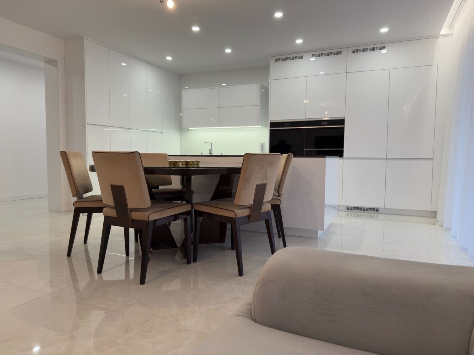 Prodej domu 312 m², pozemek 970 m², Golfová, Veľká Lomnica, Prešovský kraj Prodej domu 312 m², pozemek 970 m², Golfová, Veľká Lomnica, Prešovský kraj