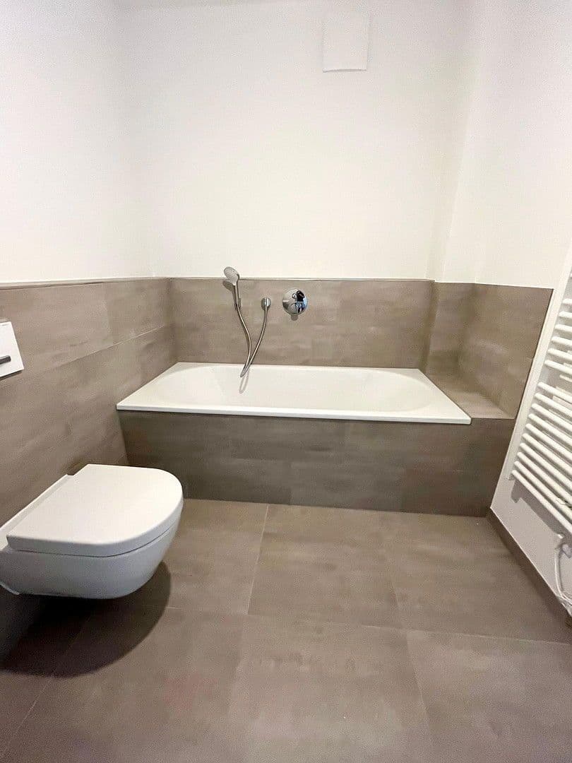 Pronájem bytu 3+1 98 m², Regattastr. 5, Berlin, Berlín Pronájem bytu 3+1 98 m², Regattastr. 5, Berlin, Berlín