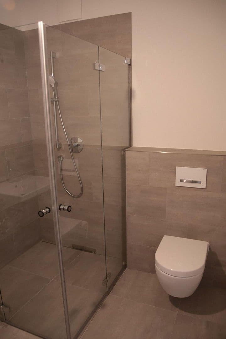 Pronájem bytu 3+1 98 m², Regattastr. 5, Berlin, Berlín Pronájem bytu 3+1 98 m², Regattastr. 5, Berlin, Berlín