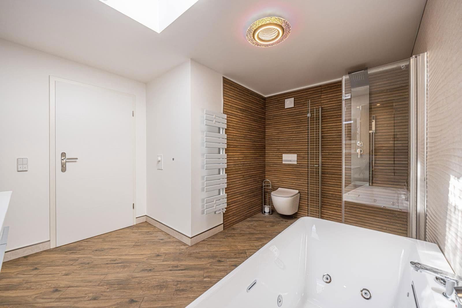 Prodej domu 1.560 m², pozemek 1.070 m², Landsberger Straße 65, Halle, Sasko-Anhaltsko Prodej domu 1.560 m², pozemek 1.070 m², Landsberger Straße 65, Halle, Sasko-Anhaltsko