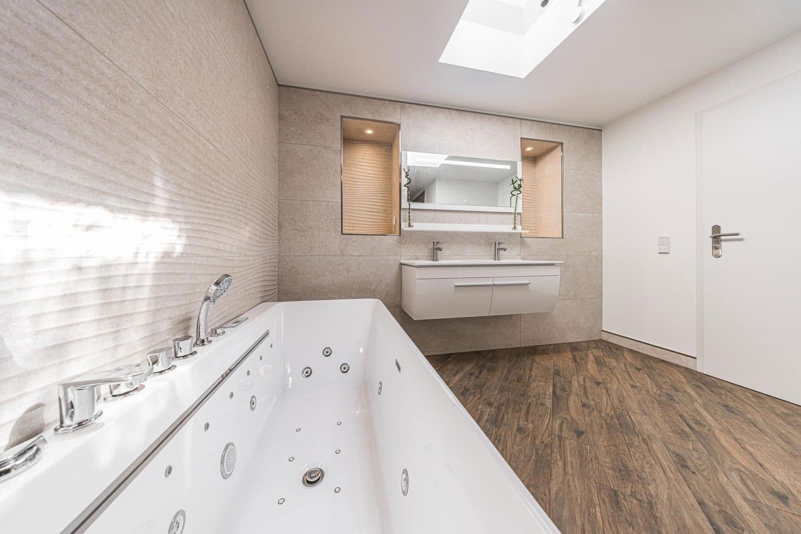 Prodej domu 1.560 m², pozemek 1.070 m², Landsberger Straße 65, Halle, Sasko-Anhaltsko Prodej domu 1.560 m², pozemek 1.070 m², Landsberger Straße 65, Halle, Sasko-Anhaltsko