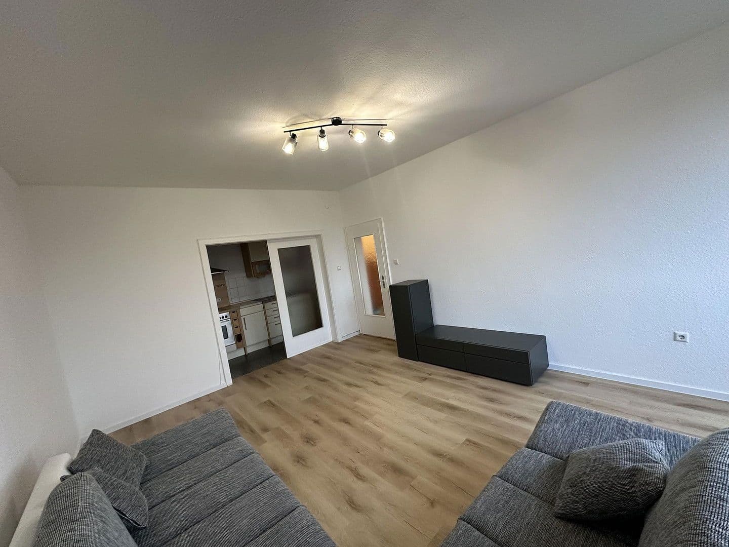 Pronájem bytu 2+1 54 m², Lauckerthof 7, Hannover, Dolní Sasko Pronájem bytu 2+1 54 m², Lauckerthof 7, Hannover, Dolní Sasko