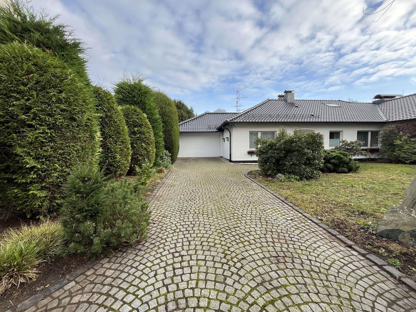 Prodej domu 230 m², pozemek 1.463 m², Königgrätzerstr. 12, Solingen, Severní Porýní-Vestfálsko Prodej domu 230 m², pozemek 1.463 m², Königgrätzerstr. 12, Solingen, Severní Porýní-Vestfálsko