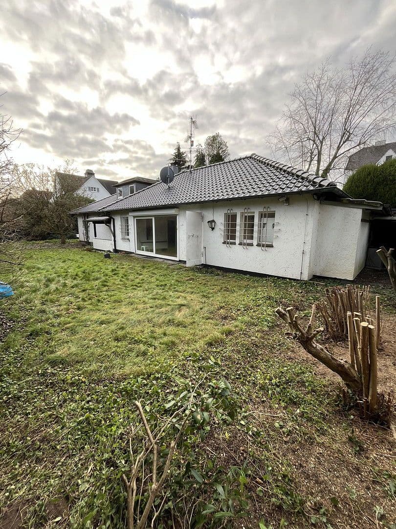 Prodej domu 230 m², pozemek 1.463 m², Königgrätzerstr. 12, Solingen, Severní Porýní-Vestfálsko Prodej domu 230 m², pozemek 1.463 m², Königgrätzerstr. 12, Solingen, Severní Porýní-Vestfálsko