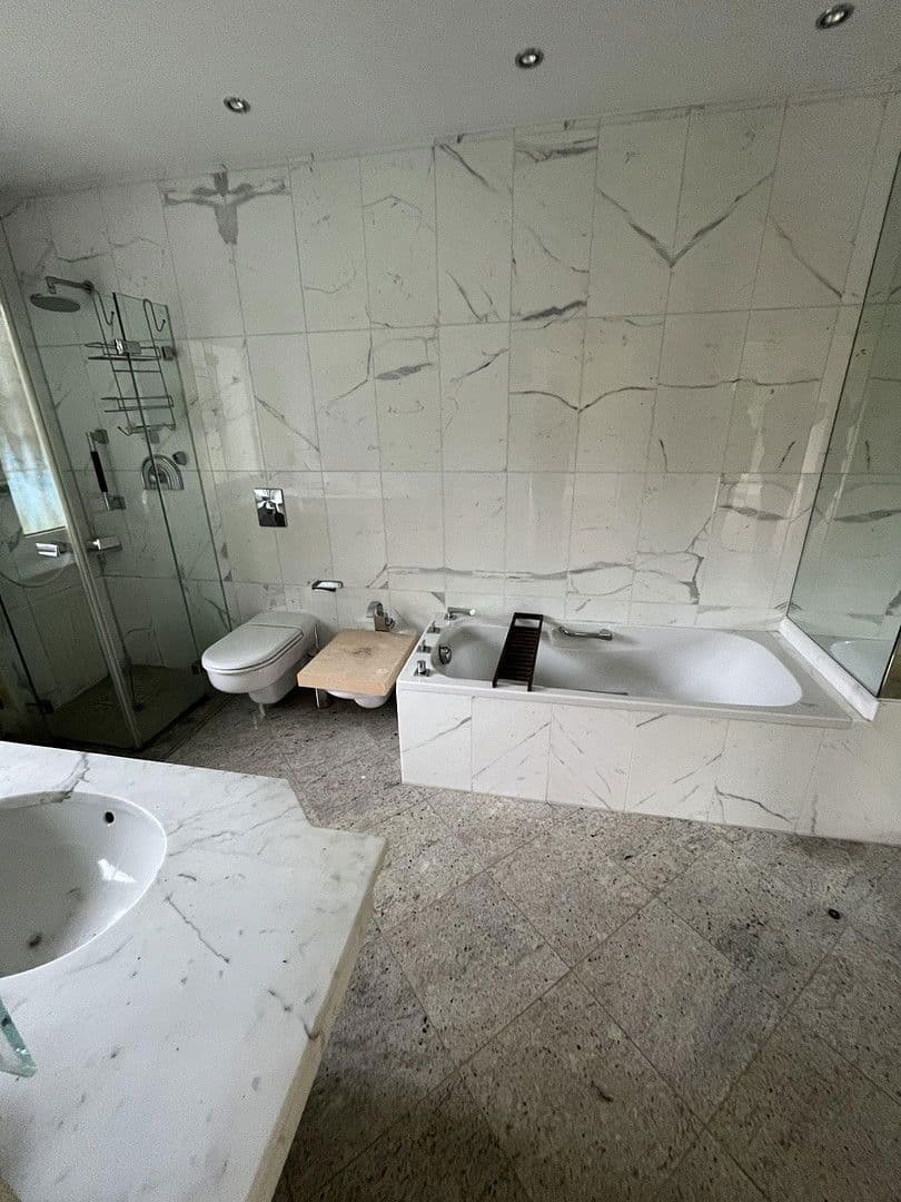 Prodej domu 230 m², pozemek 1.463 m², Königgrätzerstr. 12, Solingen, Severní Porýní-Vestfálsko Prodej domu 230 m², pozemek 1.463 m², Königgrätzerstr. 12, Solingen, Severní Porýní-Vestfálsko