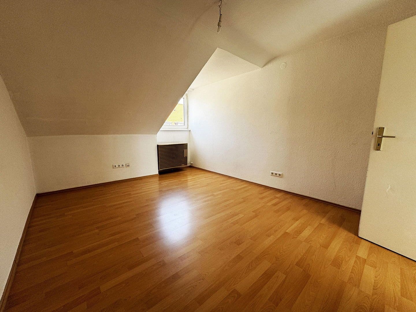 Pronájem bytu 3+1 67 m², Stuttgart, Bádensko-Württembersko Pronájem bytu 3+1 67 m², Stuttgart, Bádensko-Württembersko