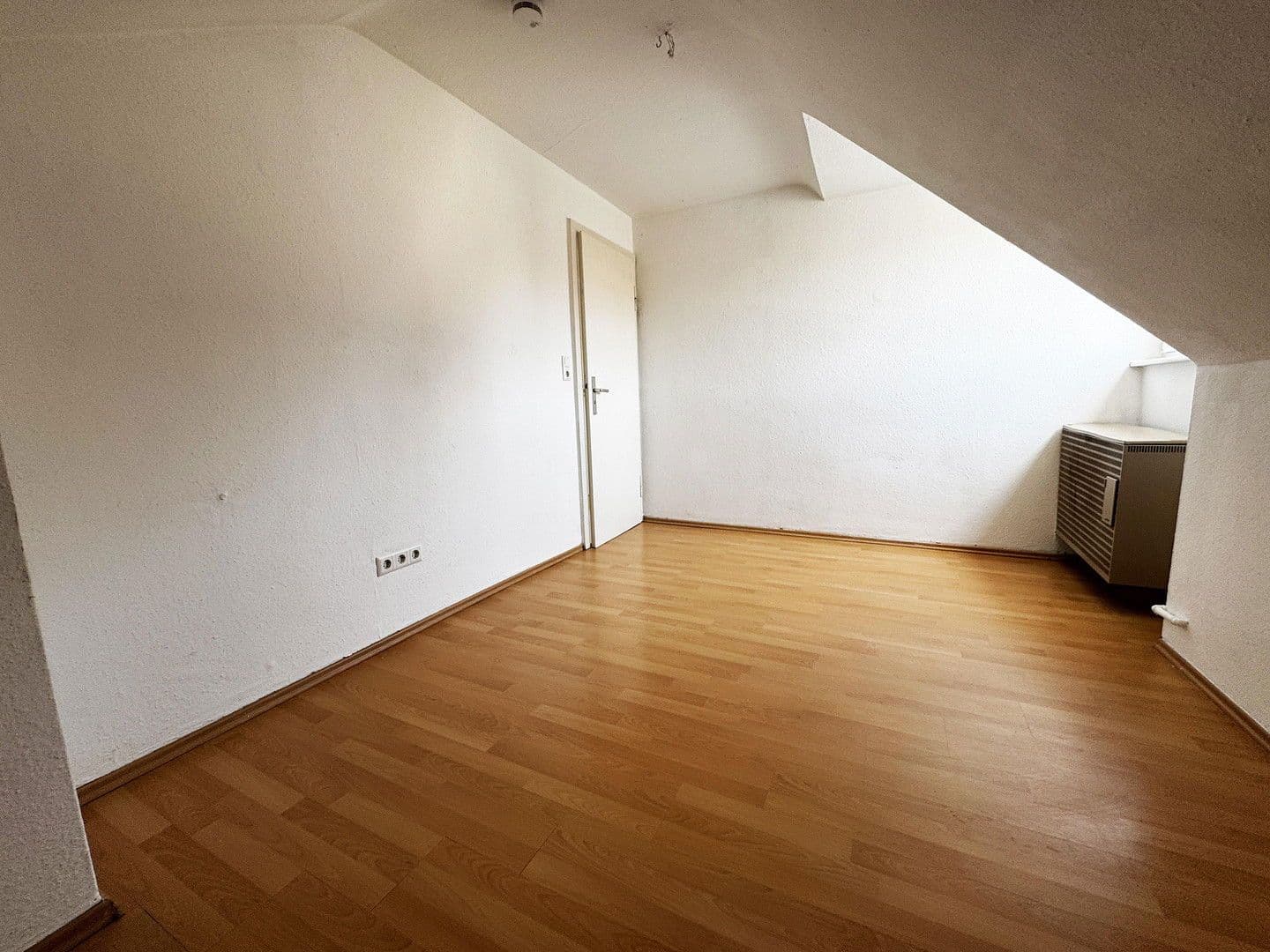 Pronájem bytu 3+1 67 m², Stuttgart, Bádensko-Württembersko Pronájem bytu 3+1 67 m², Stuttgart, Bádensko-Württembersko