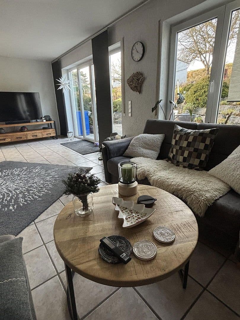 Prodej domu 193 m², pozemek 347 m², Hermann-Hesse-Straße 44 1, Niefern-Öschelbronn, Bádensko-Württembersko Prodej domu 193 m², pozemek 347 m², Hermann-Hesse-Straße 44 1, Niefern-Öschelbronn, Bádensko-Württembersko