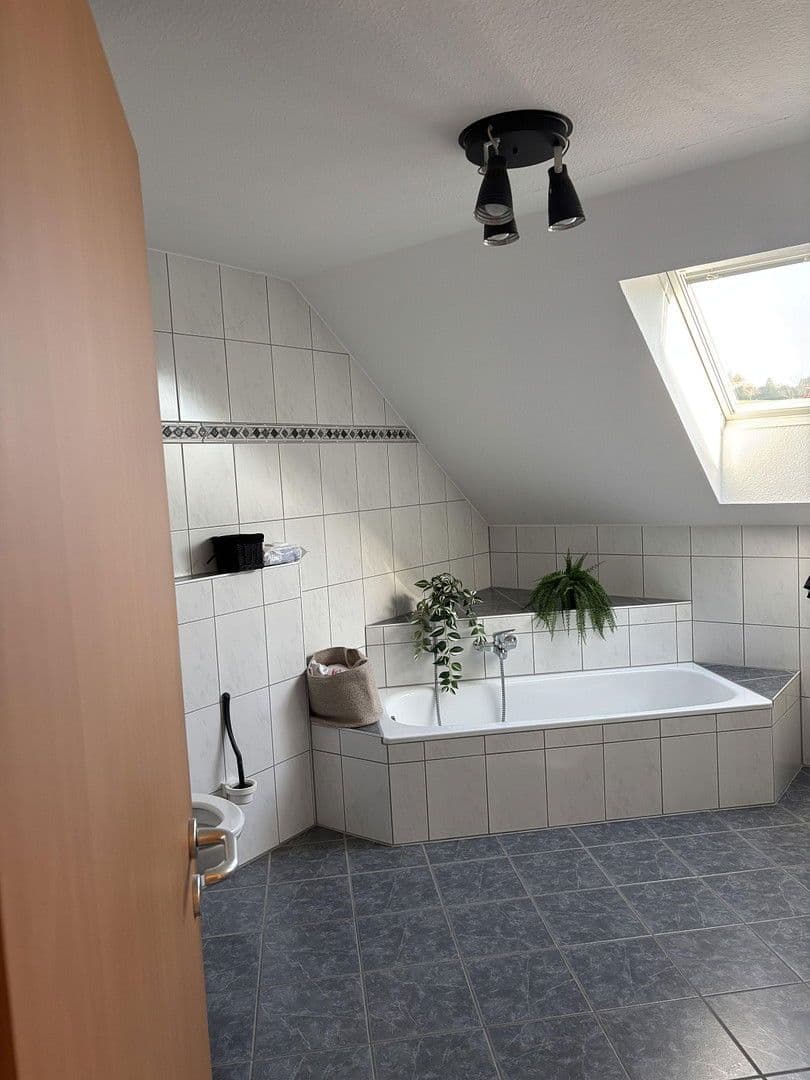 Prodej domu 193 m², pozemek 347 m², Hermann-Hesse-Straße 44 1, Niefern-Öschelbronn, Bádensko-Württembersko Prodej domu 193 m², pozemek 347 m², Hermann-Hesse-Straße 44 1, Niefern-Öschelbronn, Bádensko-Württembersko