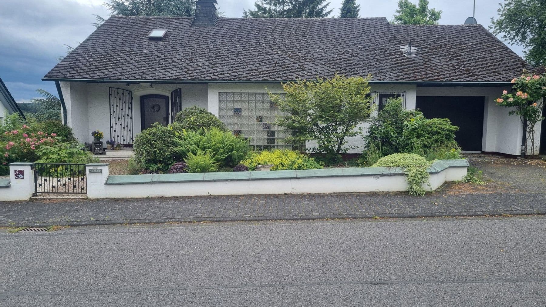 Prodej domu 250 m², pozemek 1.200 m², Rosenstr.4, Breitscheid, Porýní-Falc Prodej domu 250 m², pozemek 1.200 m², Rosenstr.4, Breitscheid, Porýní-Falc