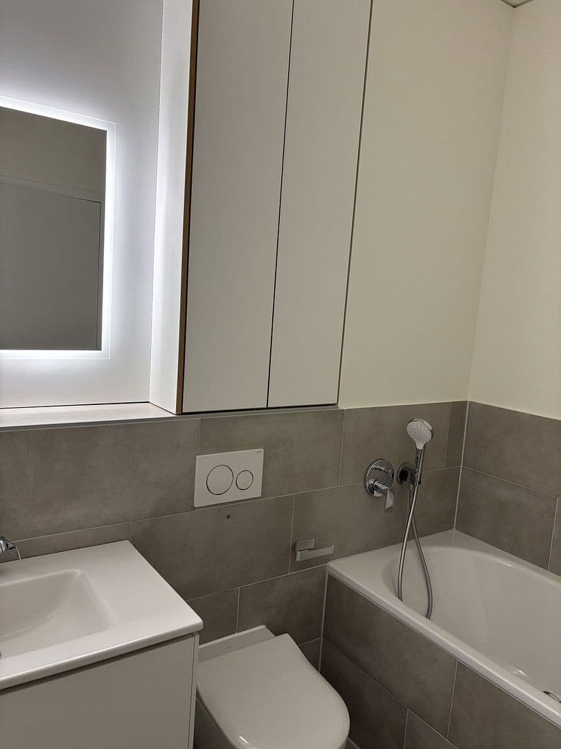 Pronájem bytu 3+1 105 m², Regattastr 51e, Berlin, Berlín Pronájem bytu 3+1 105 m², Regattastr 51e, Berlin, Berlín