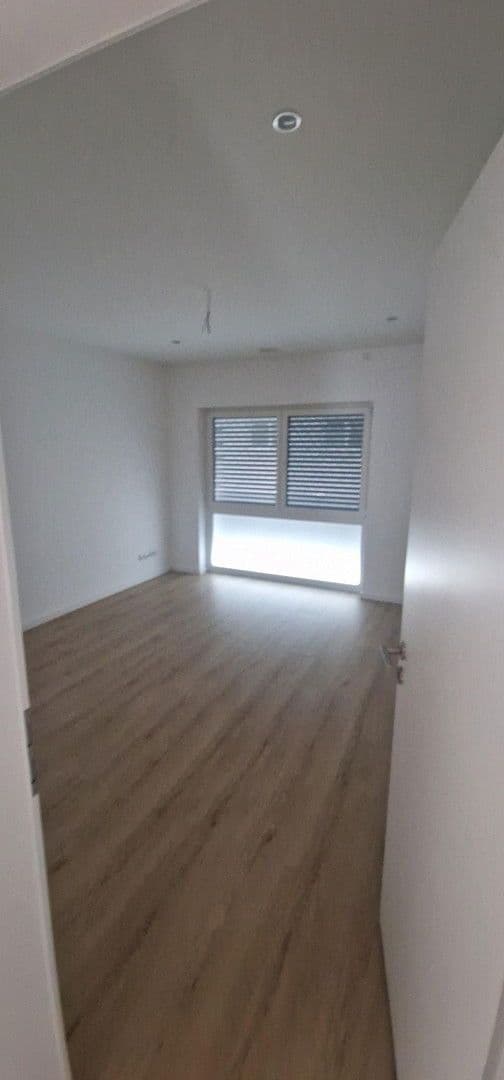 Pronájem domu 145 m², pozemek 150 m², Weydemeyerstr 180a, Chemnitz, Sasko Pronájem domu 145 m², pozemek 150 m², Weydemeyerstr 180a, Chemnitz, Sasko