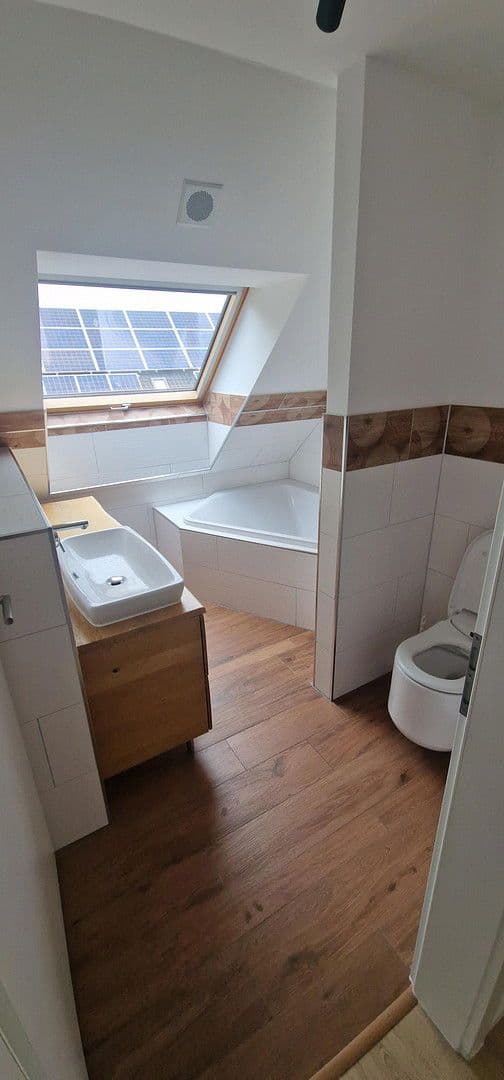 Pronájem domu 145 m², pozemek 150 m², Weydemeyerstr 180a, Chemnitz, Sasko Pronájem domu 145 m², pozemek 150 m², Weydemeyerstr 180a, Chemnitz, Sasko