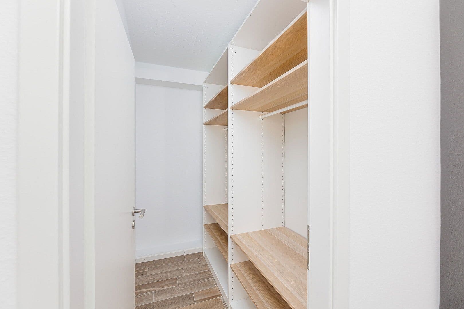 Pronájem bytu 1+1 24 m², Ezanvillestr. 14, Heidelberg, Bádensko-Württembersko Pronájem bytu 1+1 24 m², Ezanvillestr. 14, Heidelberg, Bádensko-Württembersko