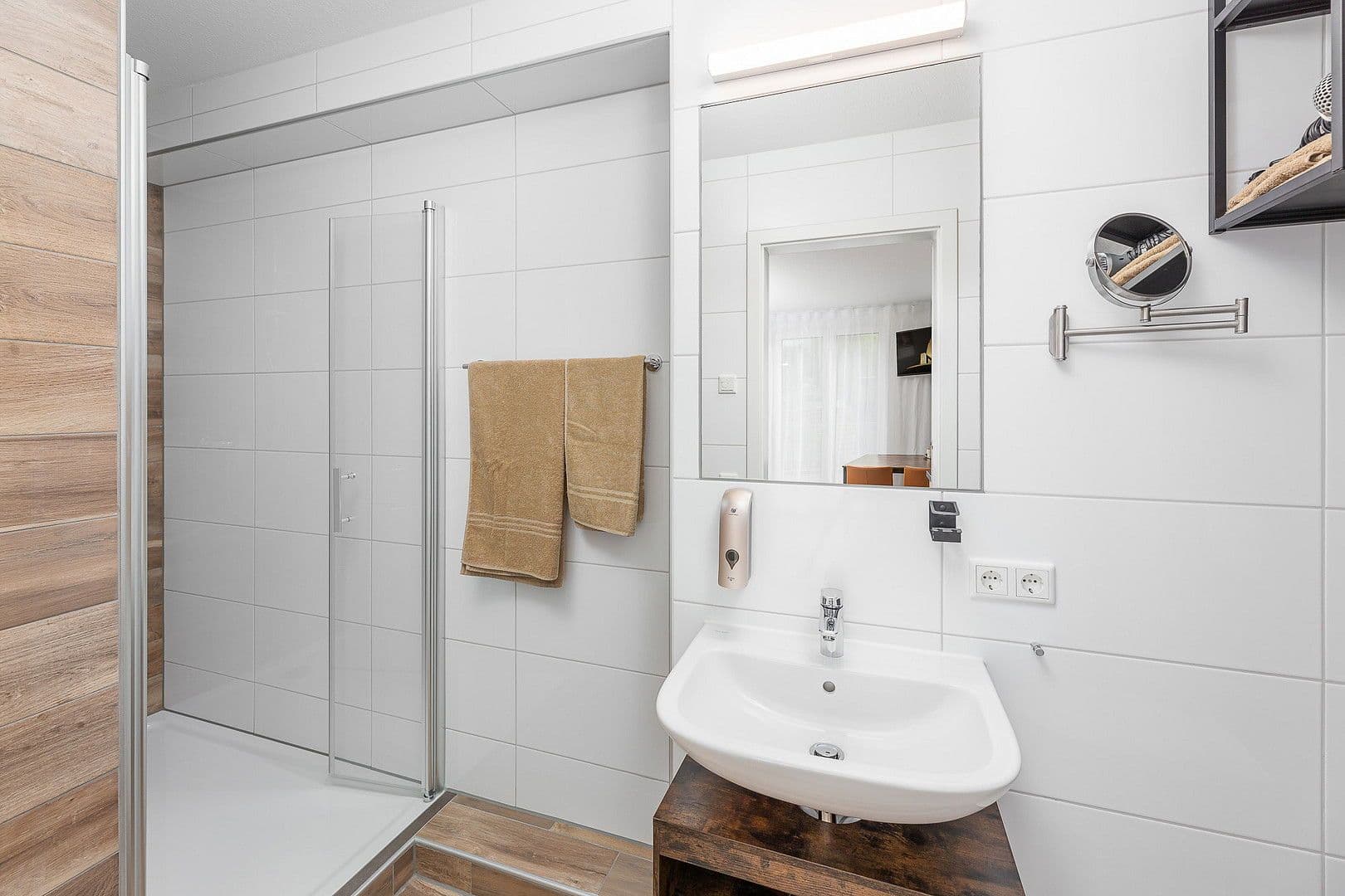 Pronájem bytu 1+1 24 m², Ezanvillestr. 14, Heidelberg, Bádensko-Württembersko Pronájem bytu 1+1 24 m², Ezanvillestr. 14, Heidelberg, Bádensko-Württembersko