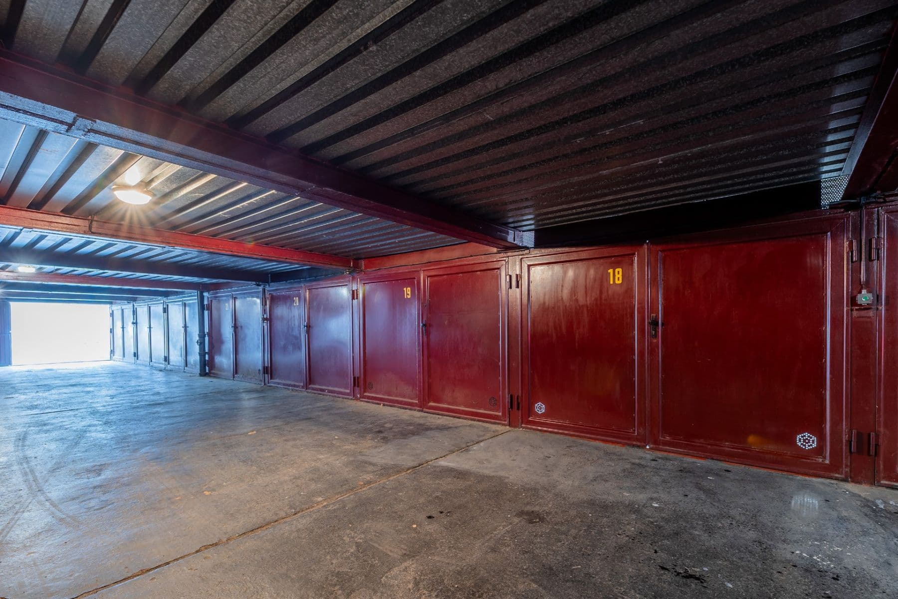 Pronájem garáže 15 m², Pecháčkova, Plzeň, Plzeňský kraj Pronájem garáže 15 m², Pecháčkova, Plzeň, Plzeňský kraj