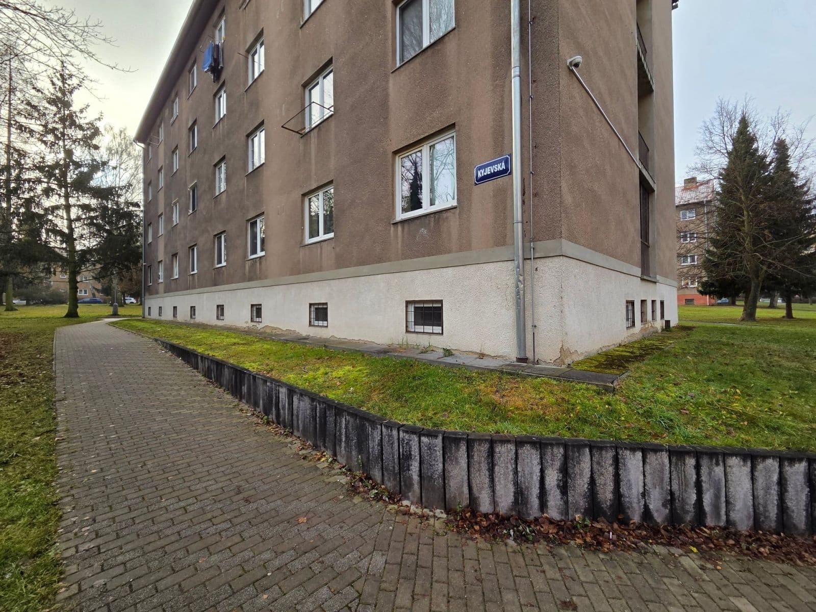 Pronájem bytu 1+1 32 m², Kyjevská, Kladno, Středočeský kraj Pronájem bytu 1+1 32 m², Kyjevská, Kladno, Středočeský kraj
