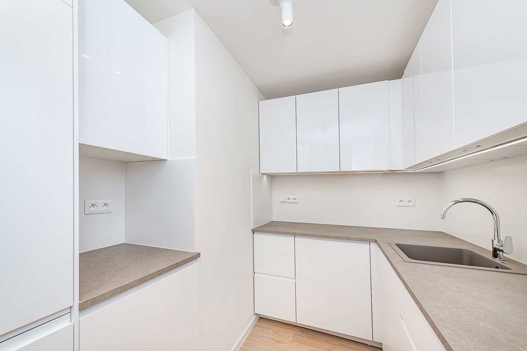Prodej bytu 4+kk 94 m², V Dolině, Praha, Praha Prodej bytu 4+kk 94 m², V Dolině, Praha, Praha
