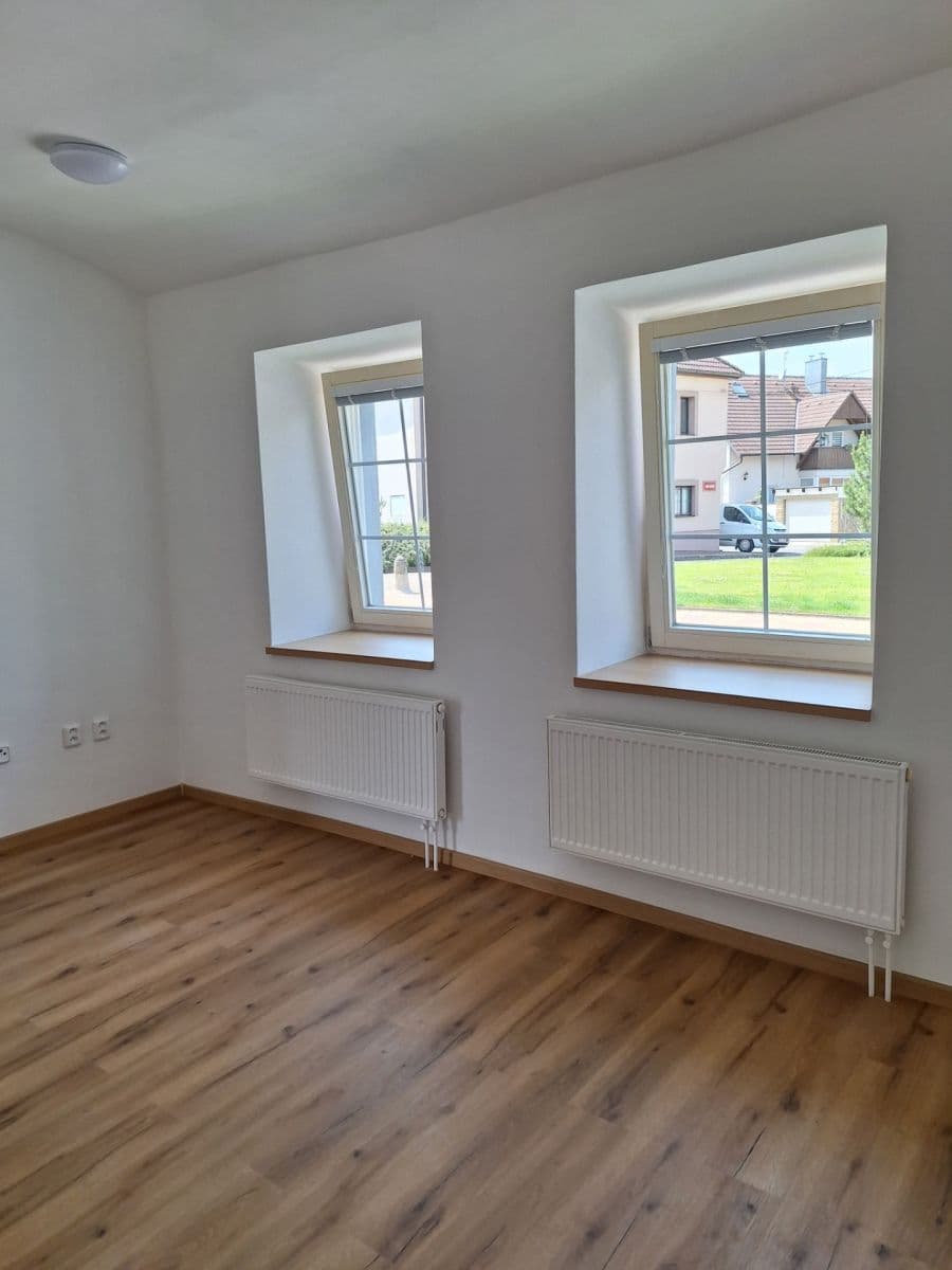 Pronájem bytu 2+1 37 m², Úhonická, Jeneč, Středočeský kraj Pronájem bytu 2+1 37 m², Úhonická, Jeneč, Středočeský kraj