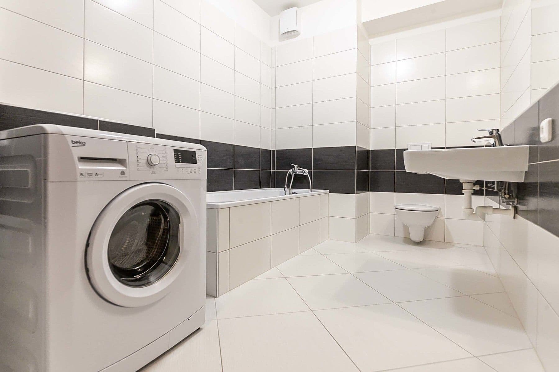 Prodej bytu 2+kk 50 m², náměstí Junkových, Praha, Praha Prodej bytu 2+kk 50 m², náměstí Junkových, Praha, Praha