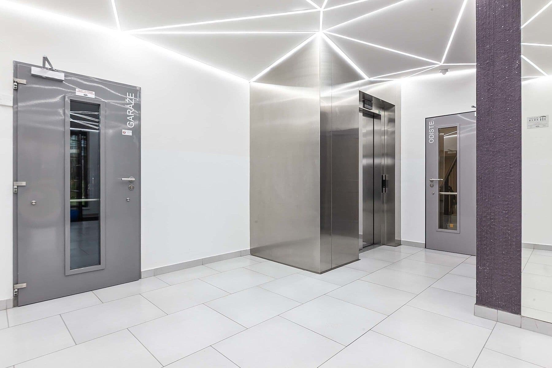 Prodej bytu 2+kk 50 m², náměstí Junkových, Praha, Praha Prodej bytu 2+kk 50 m², náměstí Junkových, Praha, Praha