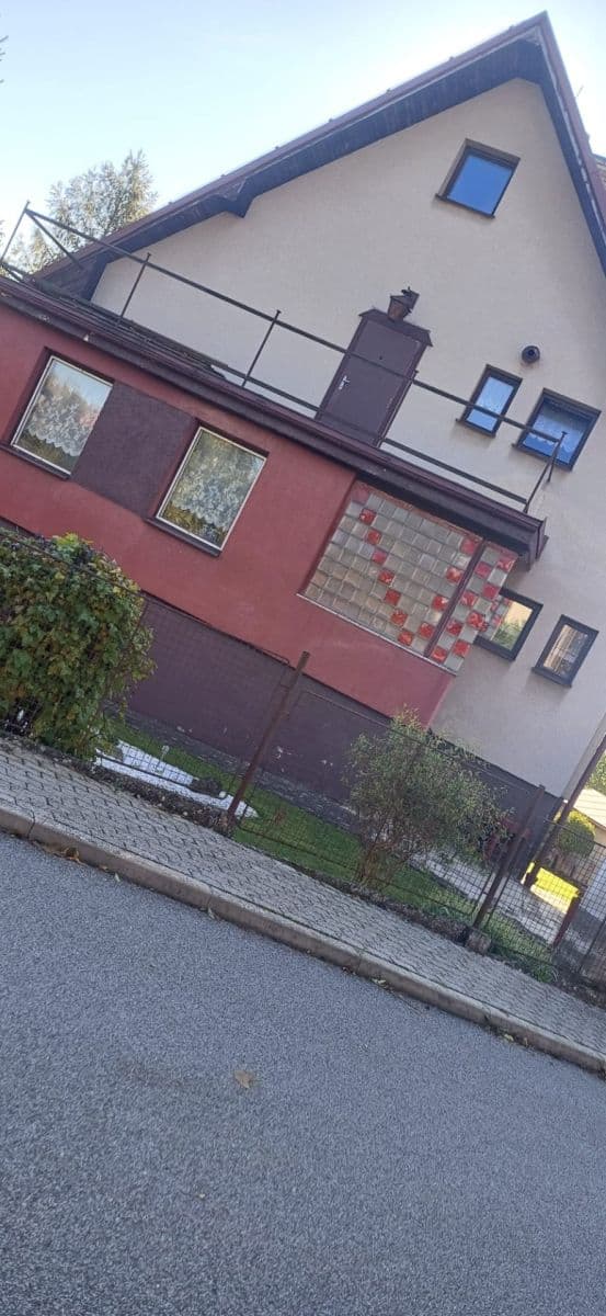 Prodej domu 373 m², pozemek 646 m², Vratislava Šantrocha, Rovensko pod Troskami, Liberecký kraj Prodej domu 373 m², pozemek 646 m², Vratislava Šantrocha, Rovensko pod Troskami, Liberecký kraj